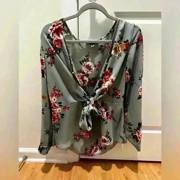 Floral blouse - Picture 1 of 9